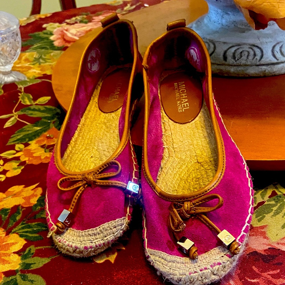 Michel kors pink moccasins 🍄